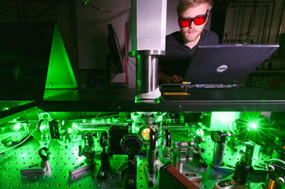 This the 2-dimensional Ultrafast UV spectroscopy set-up at EPFL’s Laboratory of Ultrafast Spectroscopy, used to carry out the measurements in this study. Credit: Alain Herzog/EPFL 超快光谱实验室半岛综合体育官方APP下载德甲