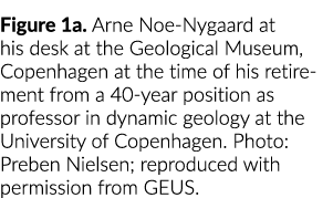 图1 a。阿恩•诺伊尼加德在他的办公桌在地质博物馆,哥本哈根退役一个40的时候……